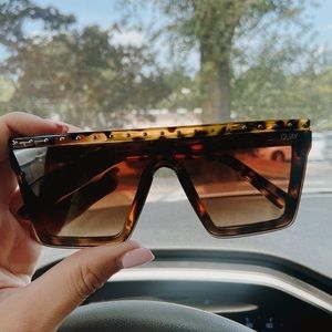 Quay x Jlo Hindsight Sunglasses